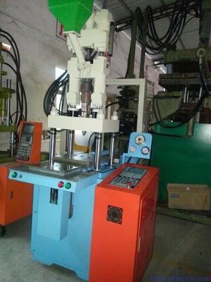 大量雙合金螺桿二手立式注塑機優(yōu)惠價出售，適合手機連接產(chǎn)品制造